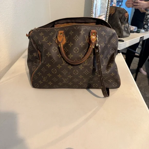 Louis Vuitton Speedy 35 with Crossbody Strap Monogram Satchel - Picture 13 of 17